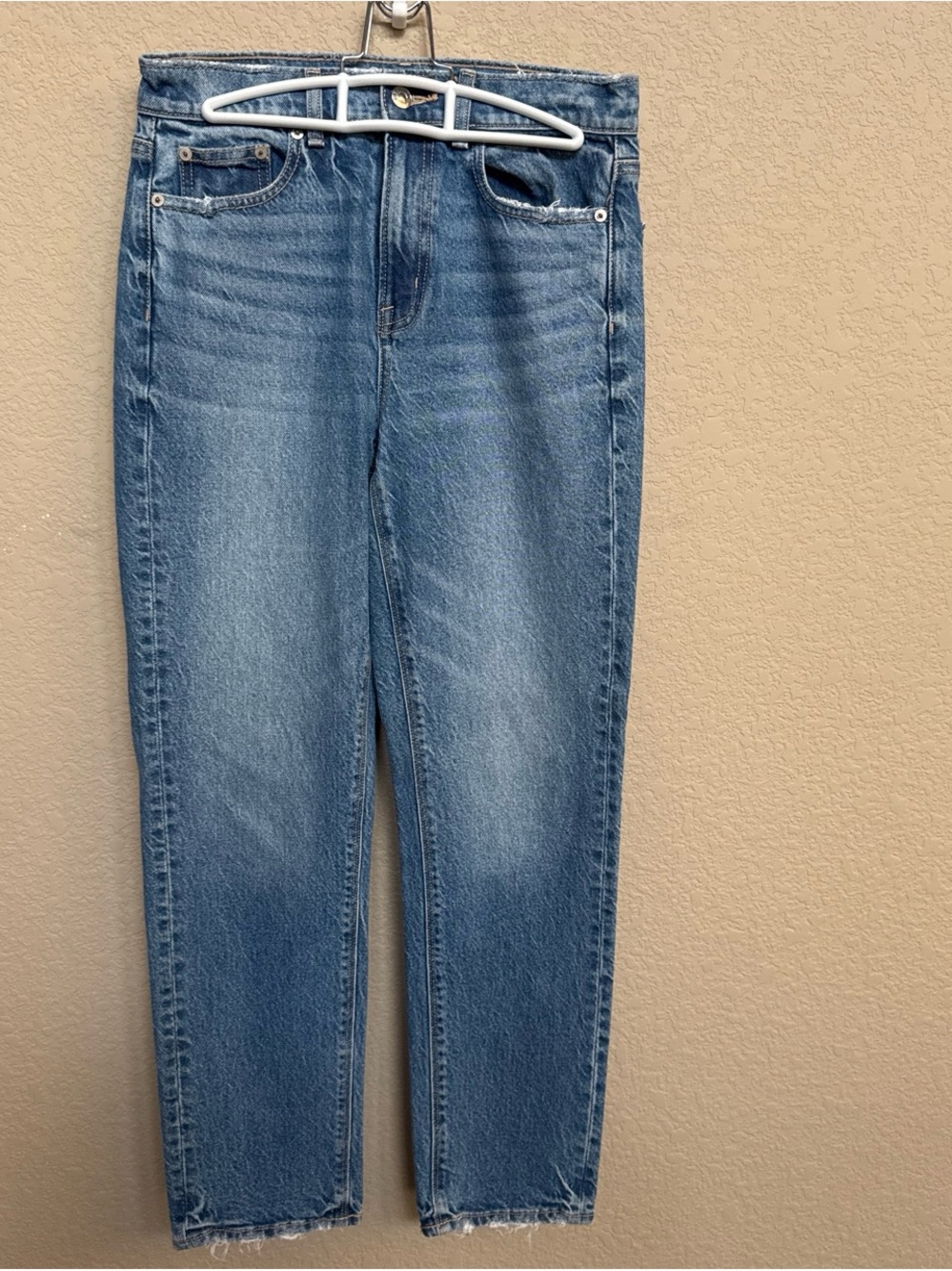 American Eagle Stretch Mom Jeans | Size 2 Short l| Distressed | Like New